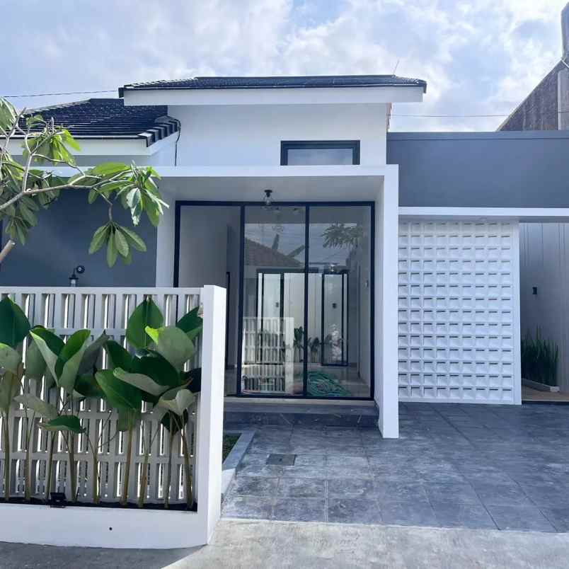 dijual rumah jl godean km 7