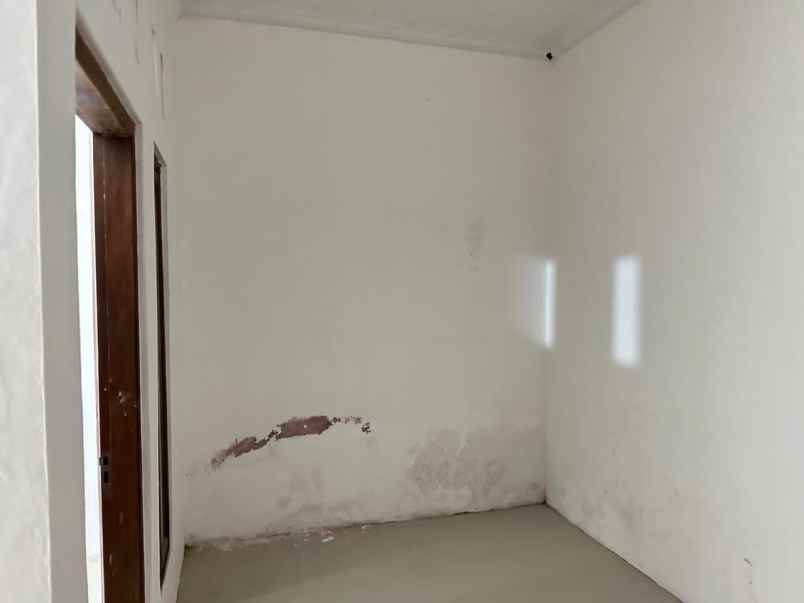 dijual rumah jl godean km 8