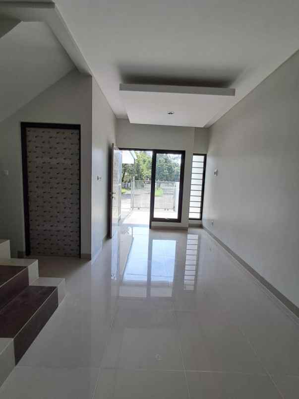 dijual rumah jl jupiter perumahan