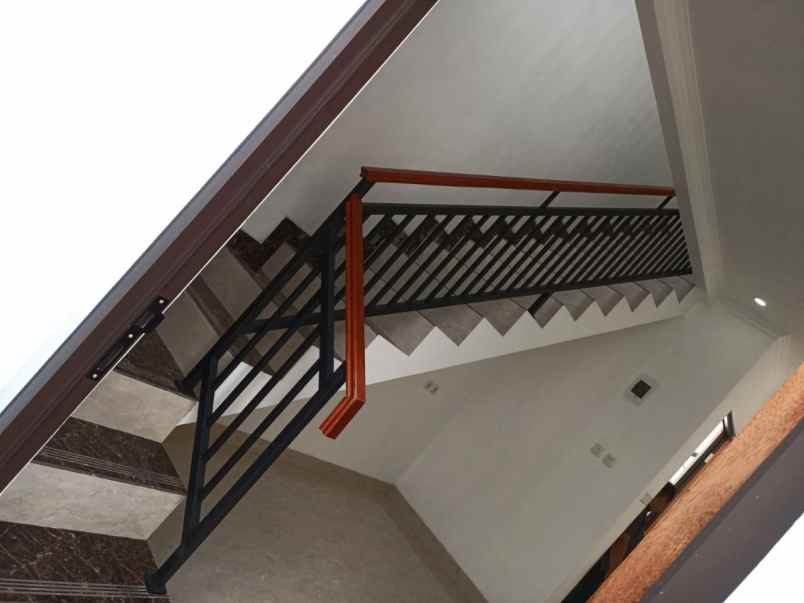 dijual rumah jl karya logam