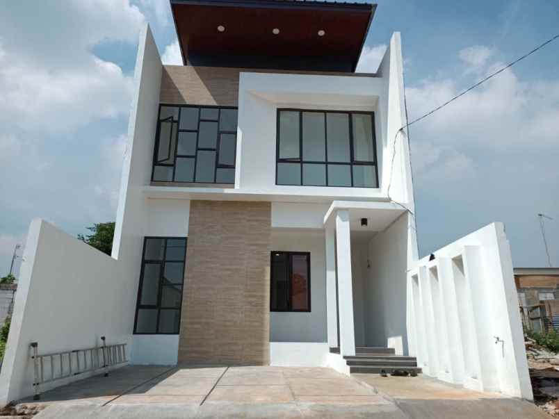 dijual rumah jl karya logam
