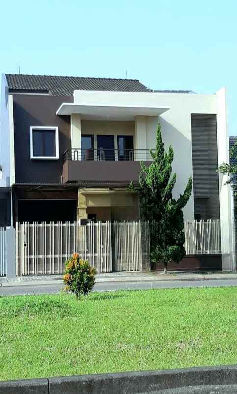 dijual rumah jl komp perum singgasana