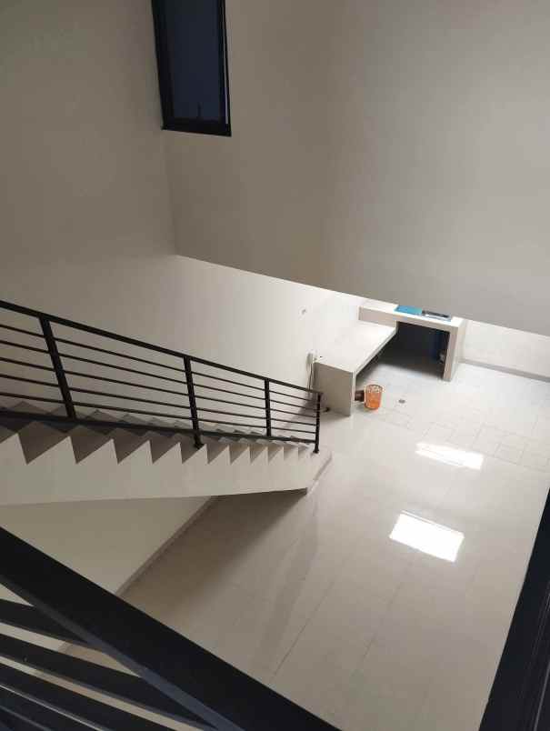 dijual rumah jl lembah cimenteng