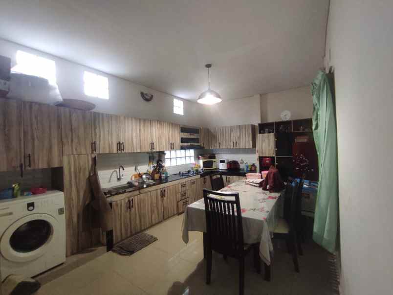 dijual rumah jl merkuri margahayu