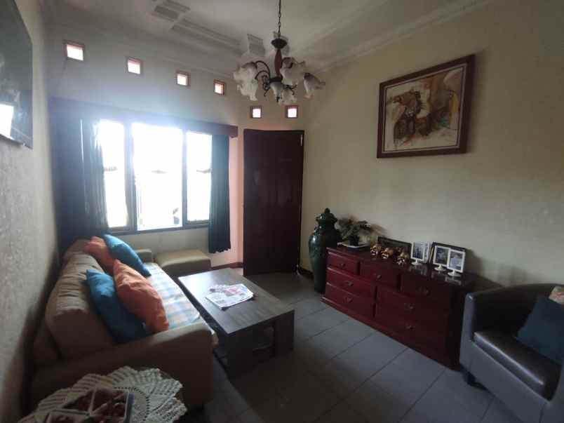 dijual rumah jl merkuri margahayu