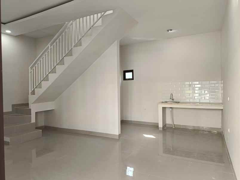 dijual rumah jl padasuka atas