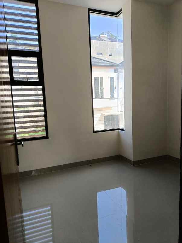 dijual rumah jl padasuka atas