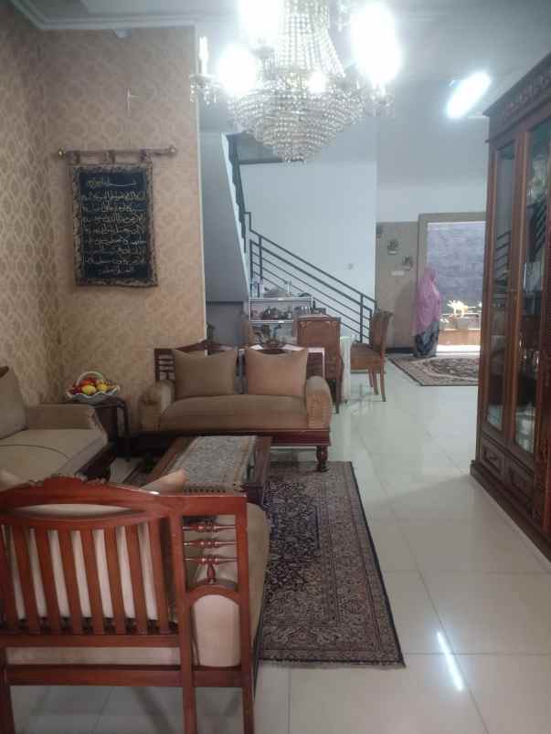 dijual rumah jl panti asuhan otista
