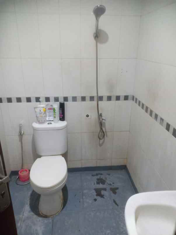 dijual rumah jl panti asuhan otista