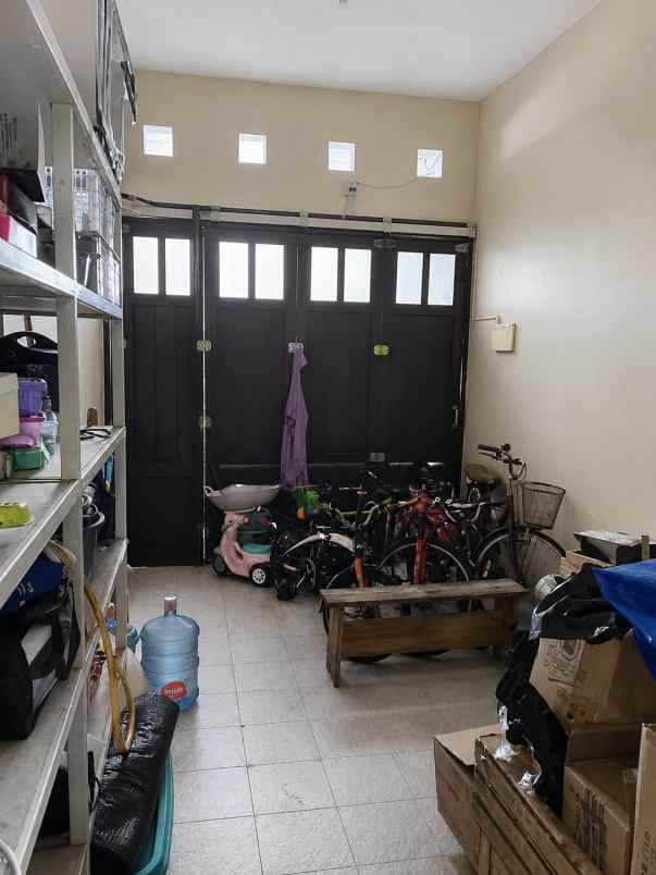 dijual rumah jl panti asuhan otista