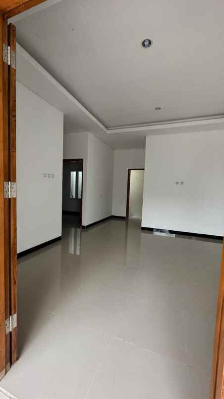 dijual rumah jl parangtritis druwo