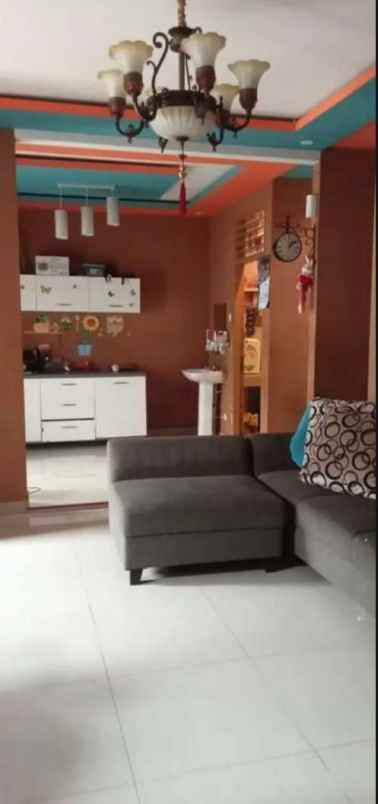 dijual rumah jl perum cirendeu permai