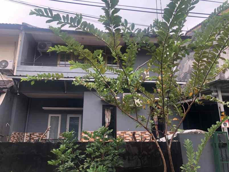dijual rumah jl perum cirendeu permai