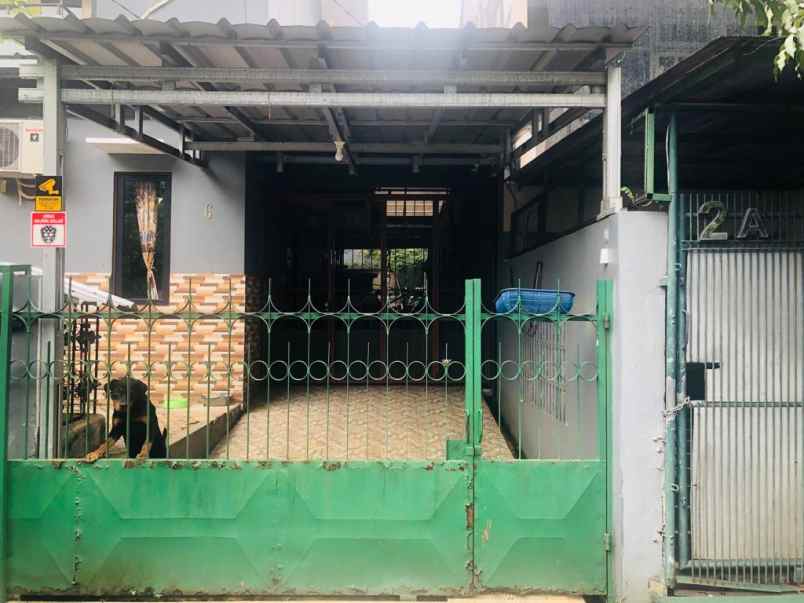 dijual rumah jl perum cirendeu permai