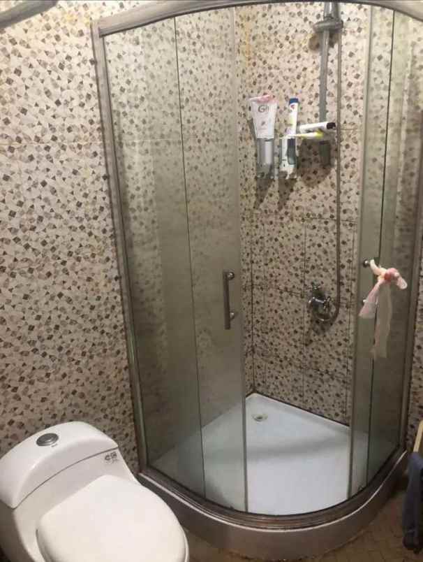 dijual rumah jl perum cirendeu permai