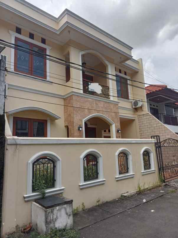 dijual rumah jl pondok kelapa raya
