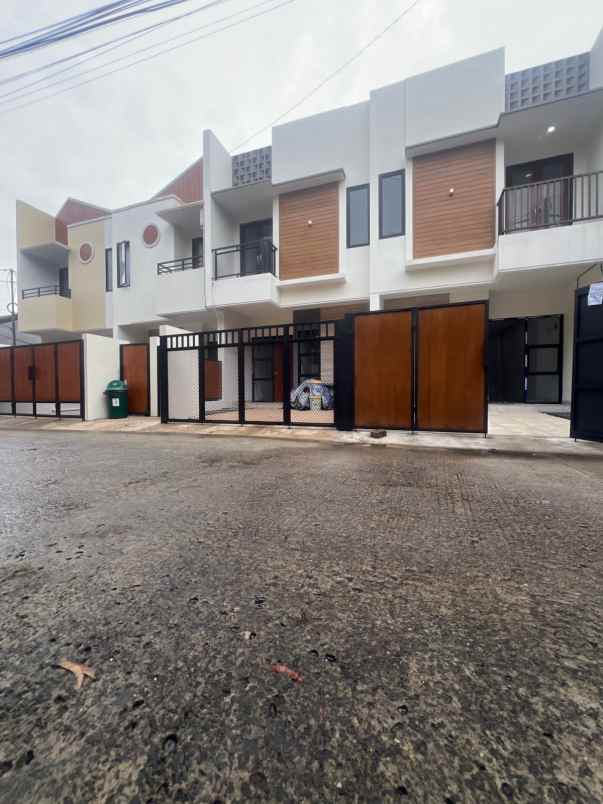 dijual rumah jl raya kodau jatikramat