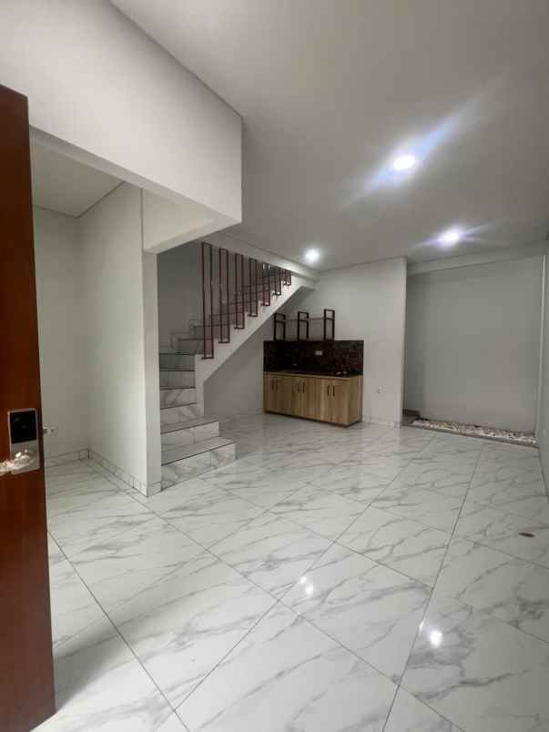 dijual rumah jl raya kodau jatikramat