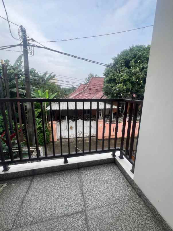 dijual rumah jl raya kodau jatikramat