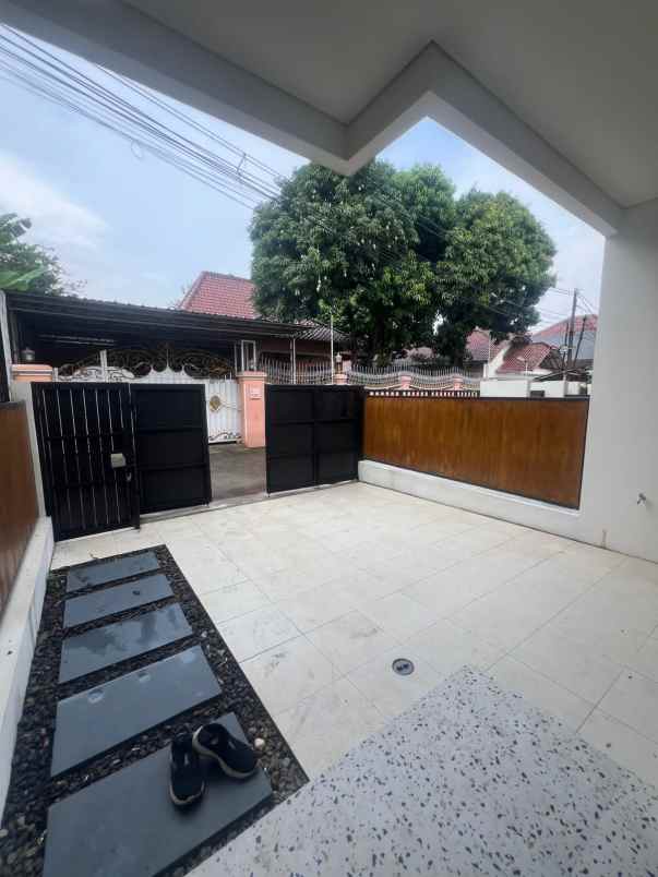 dijual rumah jl raya kodau jatikramat