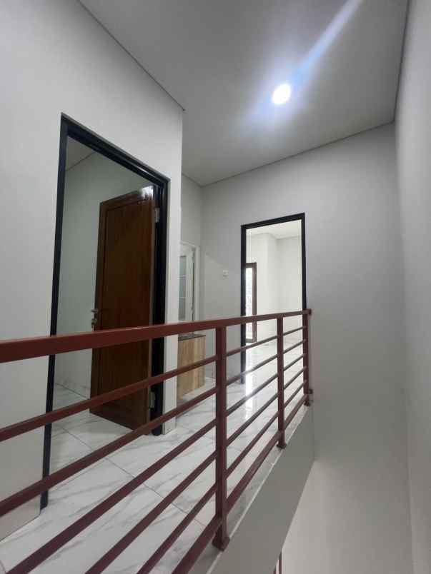 dijual rumah jl raya kodau jatikramat