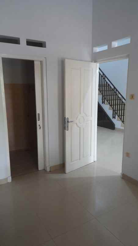 dijual rumah jl raya menjangan