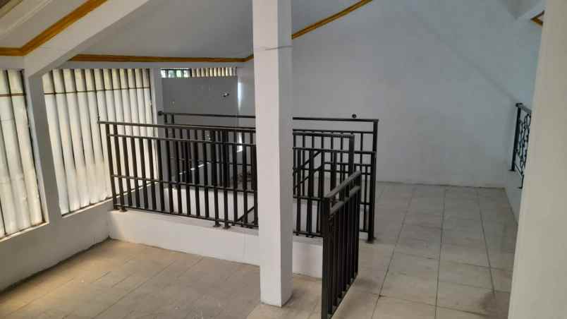 dijual rumah jl raya menjangan