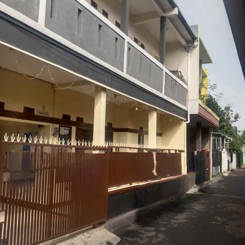 dijual rumah jl sariwates babakan sari