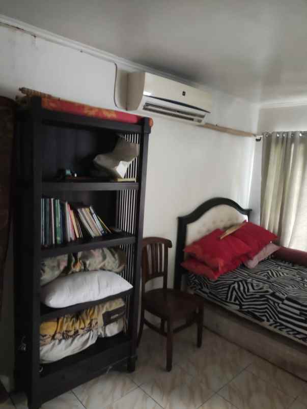 dijual rumah jl sindang sari antapani