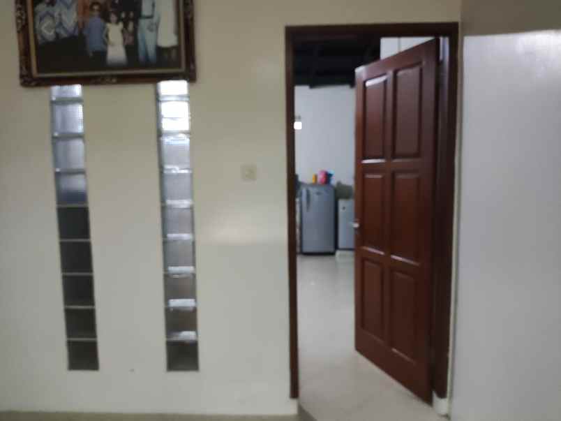 dijual rumah jl sindang sari antapani