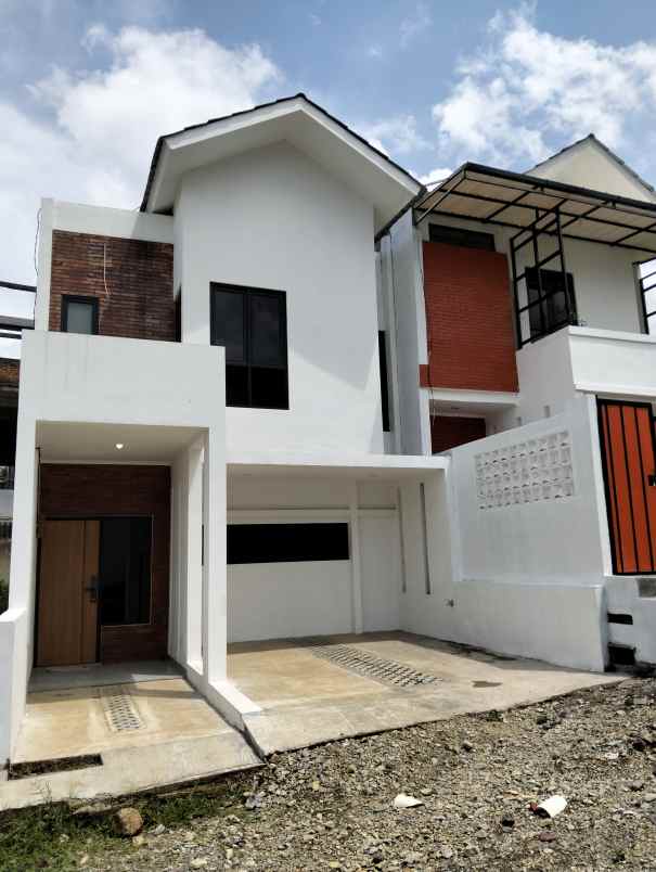 dijual rumah jl wangunsari