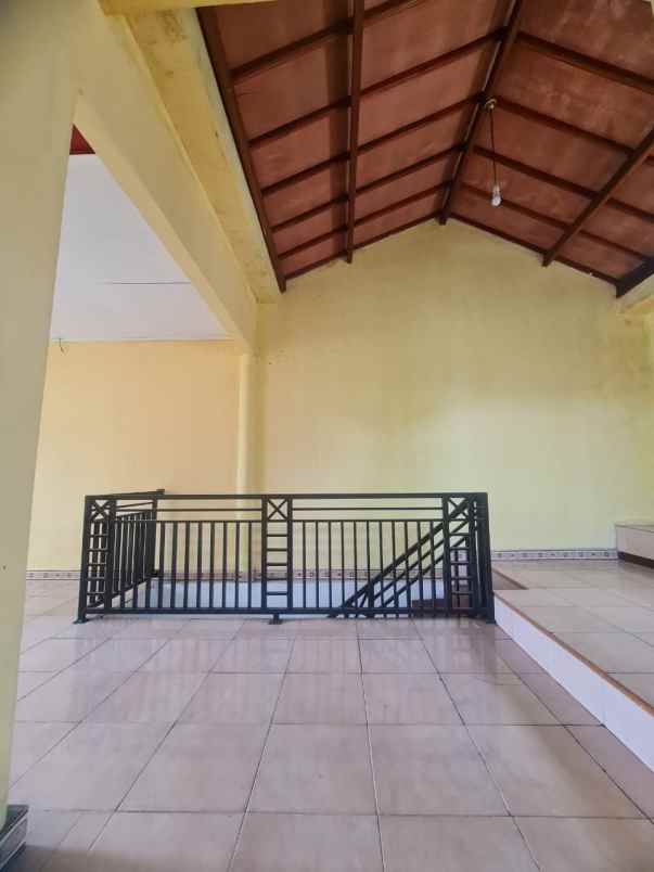 dijual rumah jln kalimantan perumnas 3