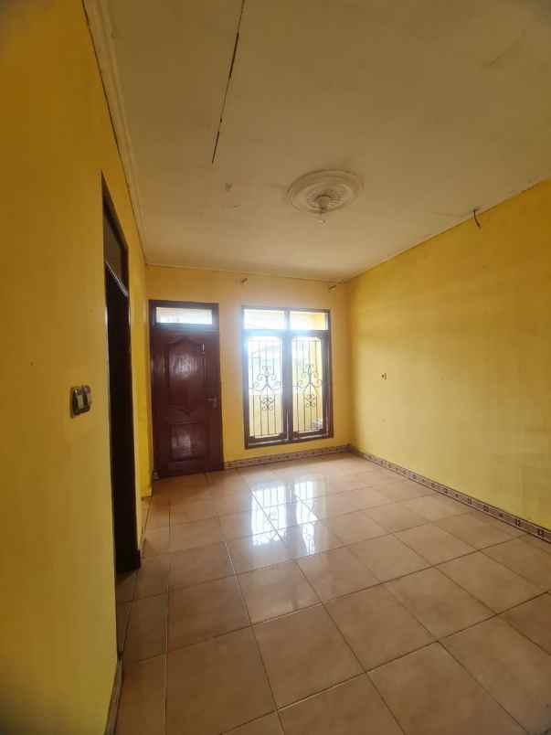 dijual rumah jln kalimantan perumnas 3