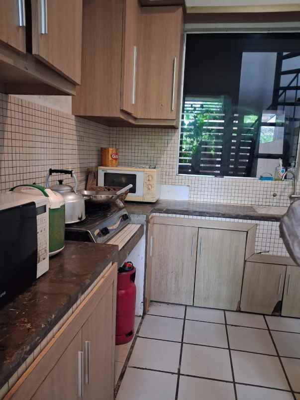 dijual rumah jln majapahit 3 cijayanti