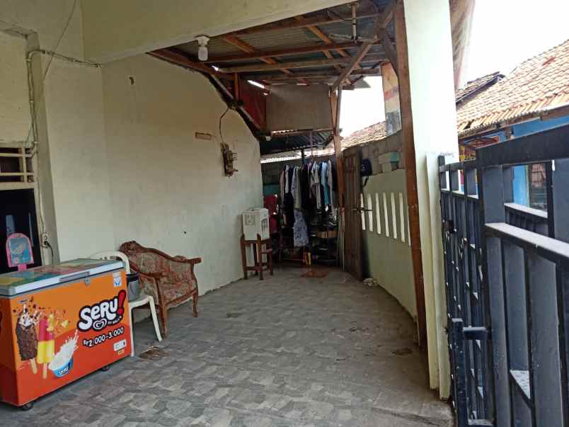 dijual rumah kampung melayu barat