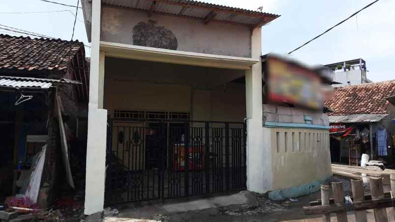 dijual rumah kampung melayu barat