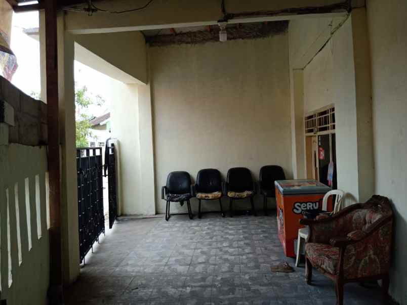 dijual rumah kampung melayu barat