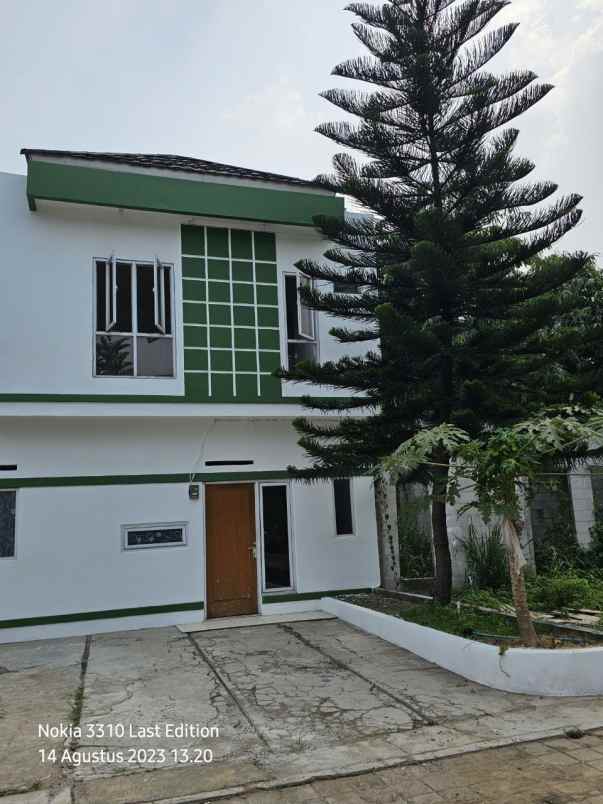 dijual rumah karadenan