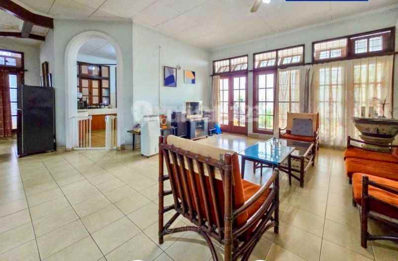 dijual rumah karmel 5 kebon jeruk