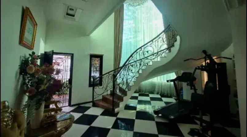 dijual rumah kayu putih rawamangun pulo