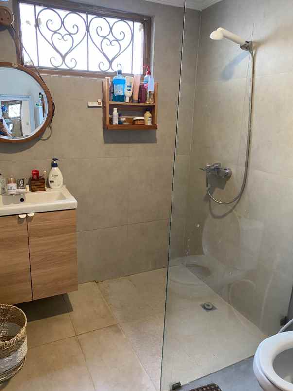 dijual rumah kebayoran baru