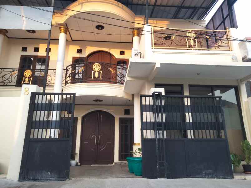 dijual rumah komplek bumi satria