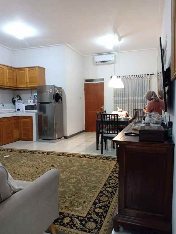 dijual rumah komplek cihanjuang