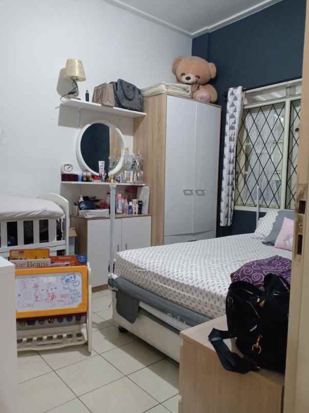 dijual rumah komplek cihanjuang