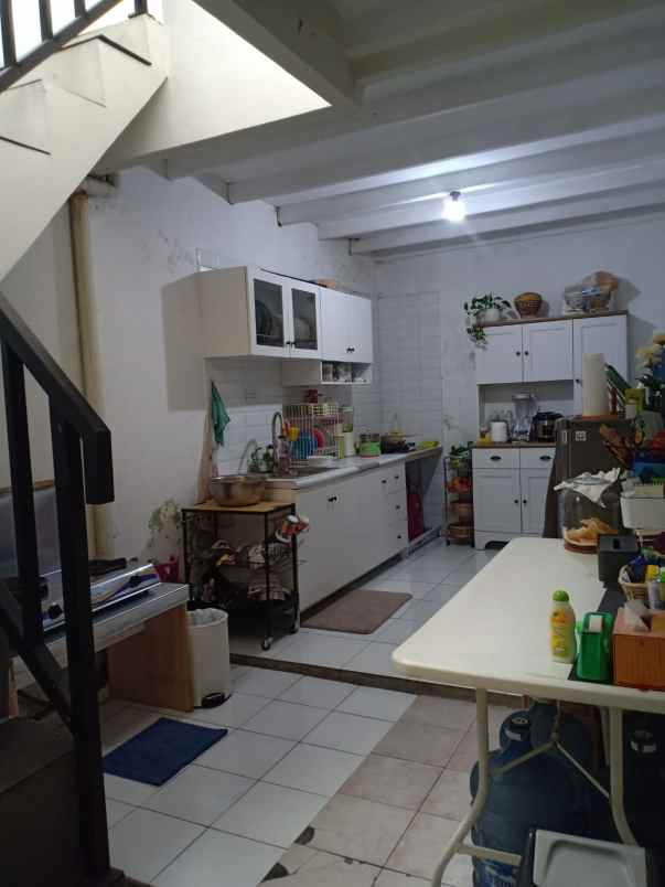 dijual rumah komplek cihanjuang