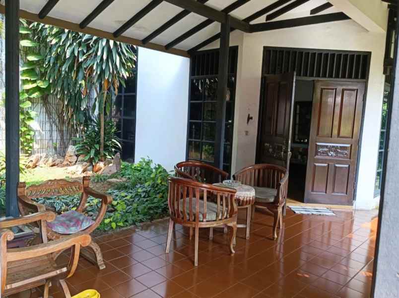 dijual rumah komplek jatinegara indah