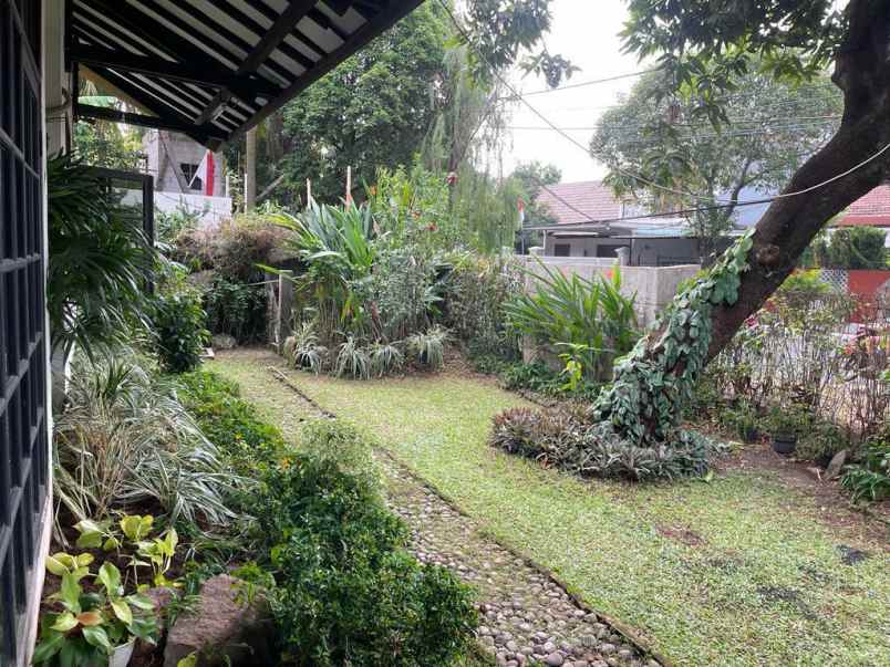 dijual rumah komplek jatinegara indah
