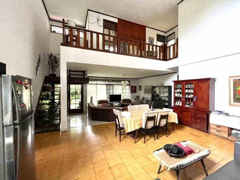 dijual rumah komplek jatinegara indah