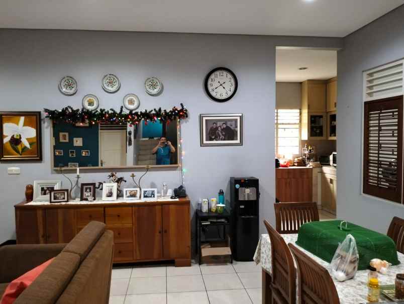 dijual rumah komplek strategis cantik