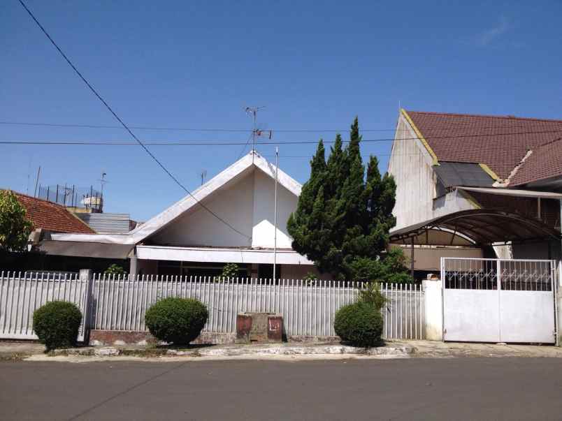 dijual rumah komplek sukaluyu pahlawan